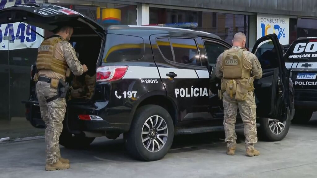 A polícia faz operação contra quadrilha que aplica golpes em idosos A polícia faz operação contra quadrilha que aplica golpes em idosos