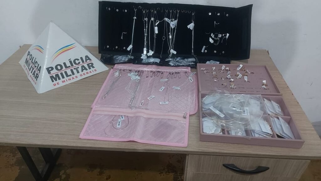Homem é preso após furtar semijoias em pousada de Urucuia Homem é preso após furtar semijoias em pousada de Urucuia
