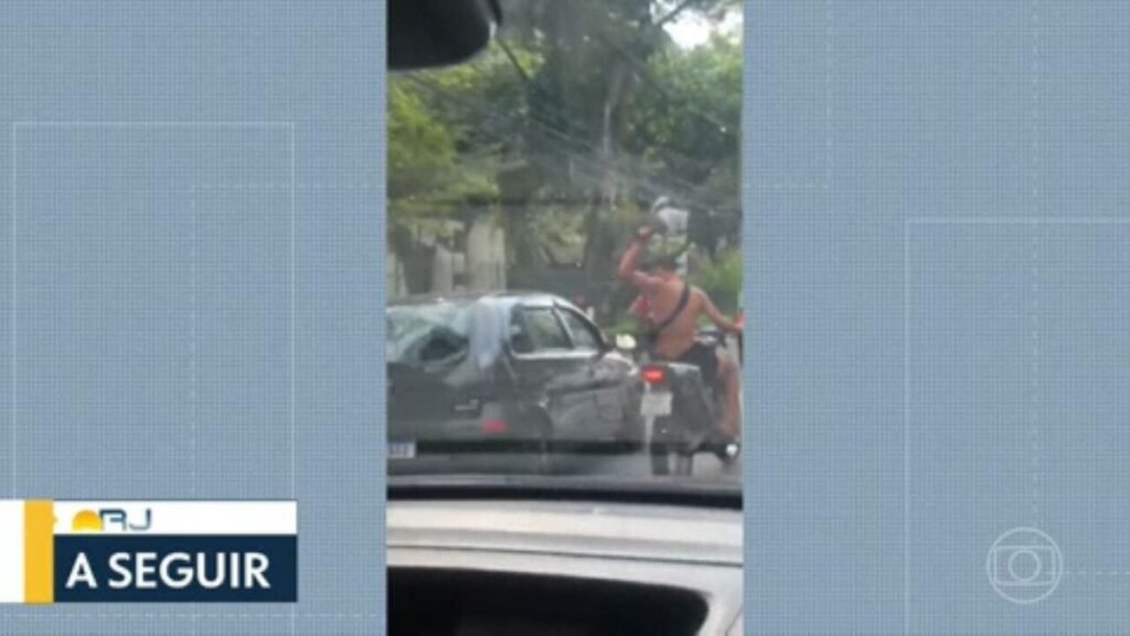 VÍDEO: briga de trânsito entre motociclista e motorista acaba em agressão e perseguição em Niterói VÍDEO: briga de trânsito entre motociclista e motorista acaba em agressão e perseguição em Niterói