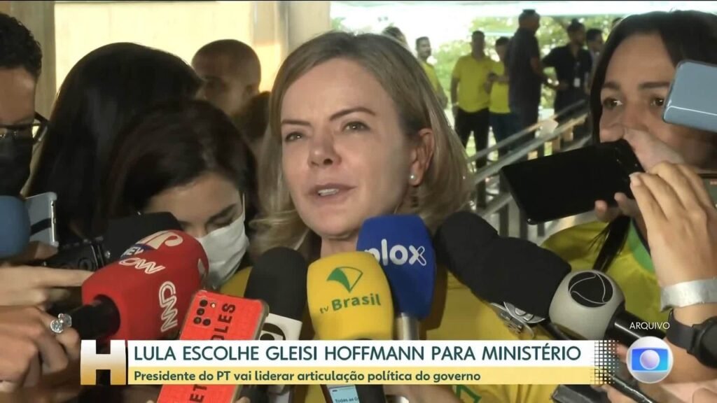 Ao escolher Gleisi, Lula surpreende, abandona 'varejo político' e foca no projeto de reeleição em 2026 Ao escolher Gleisi, Lula surpreende, abandona 'varejo político' e foca no projeto de reeleição em 2026