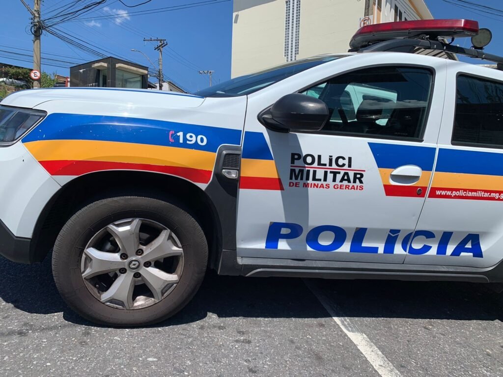 Polícia Militar procura por suspeito de atirar em motociclista em Montes Claros Polícia Militar procura por suspeito de atirar em motociclista em Montes Claros