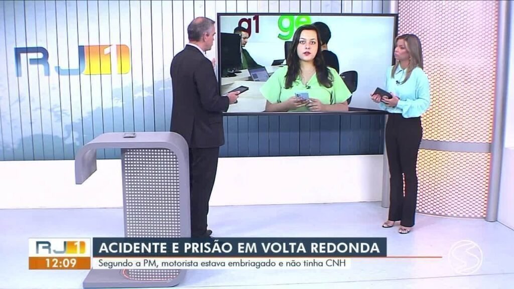 Jovem fica ferido em acidenthe Entre Carro e Moto Na Rodovia Dos Metalúrgicos, Em Volta Redonda Jovem fica ferido em acidenthe Entre Carro e Moto Na Rodovia Dos Metalúrgicos, Em Volta Redonda