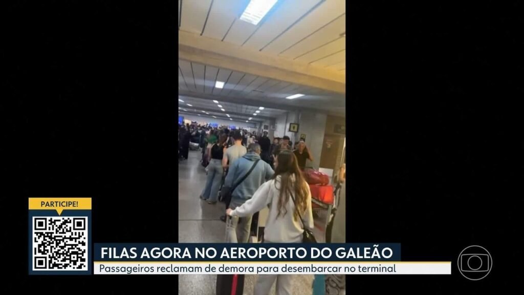 Passageiros Reclamam de Demora e Longas filas para Desembarcar no Galeão Passageiros Reclamam de Demora e Longas filas para Desembarcar no Galeão