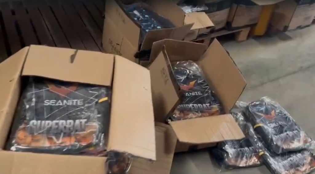 Mais de Seis Toneladas de Produtos Falsificados da DC Comics São Apreendidas em Operação da Polícia Civil No Rio | Rio de Janeiro