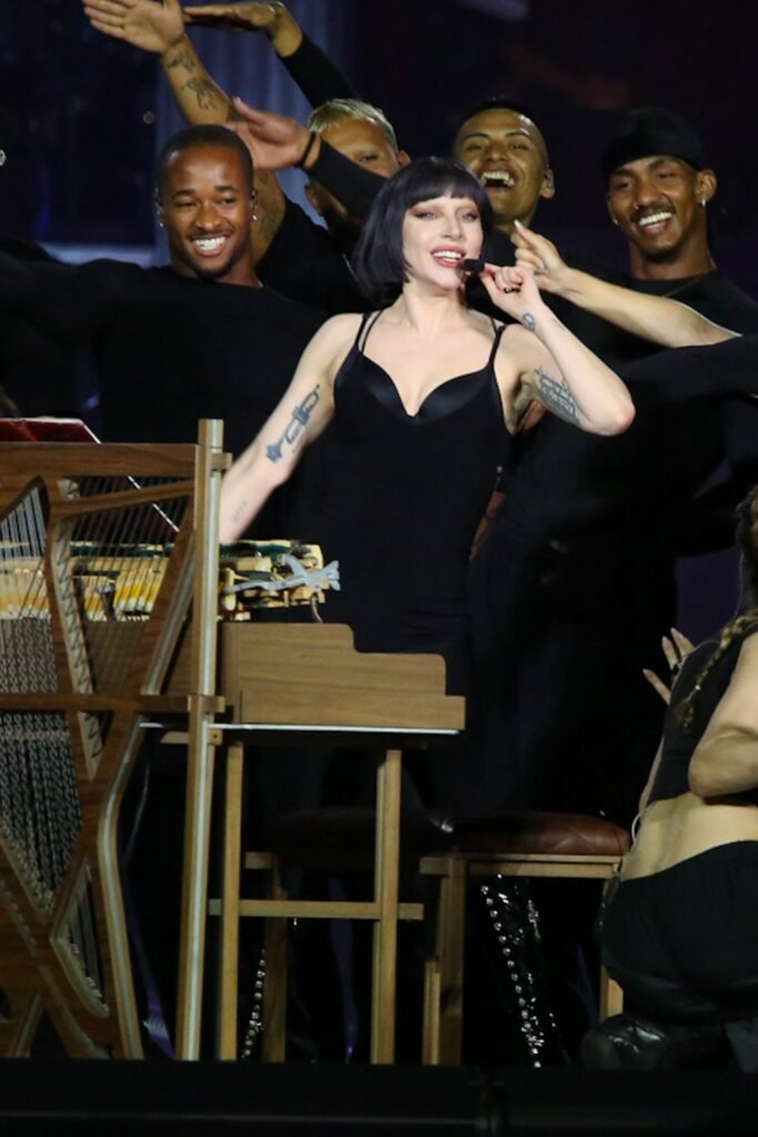 Lady Gaga Apareceu! Cantora Participe de Ensaio no Palco em Copacabana; VÍDEO Lady Gaga Apareceu! Cantora Participe de Ensaio no Palco em Copacabana; VÍDEO