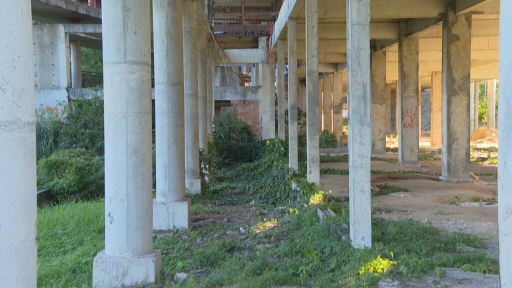 ALUNOS DA UFRJ Relatam Falta de Estrutura e Impacto no Ensino por Crise Financeira | Rio de Janeiro