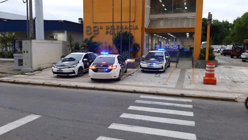 Jovem é morto a Tiros em Barra do Piraí Jovem é morto a Tiros em Barra do Piraí