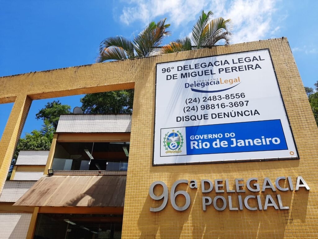 Homem Agride Companheira E Culpa Cachorrero, Diz Polícia Homem Agride Companheira E Culpa Cachorrero, Diz Polícia