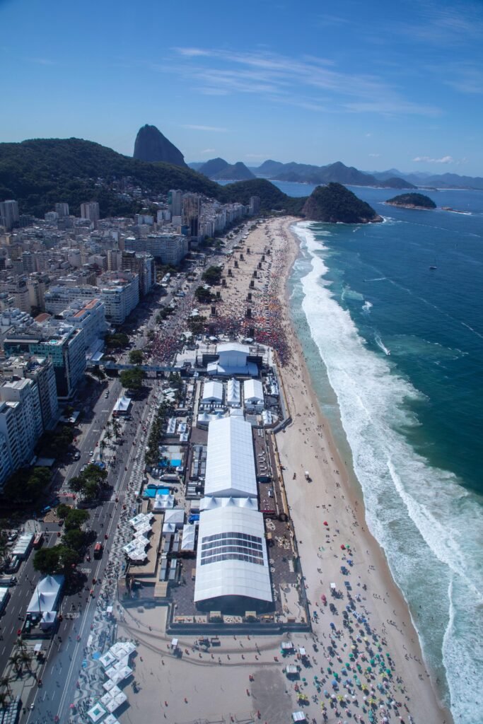 A 6 Horas mostra de Lady Gaga, Multidão Guarda Lugar na Frente do Palco; Veja Foto Aérea A 6 Horas mostra de Lady Gaga, Multidão Guarda Lugar na Frente do Palco; Veja Foto Aérea