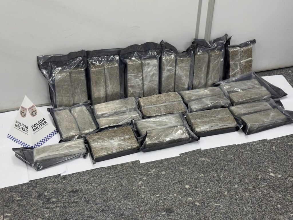 Polícia Militar Aprende Carro Algado Utualmente Transportar Drogas Para Campos Dos Goytacazes | Norte Fluminense