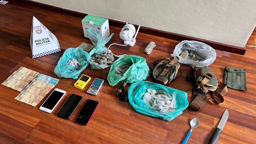 Um Jovem é adolescentes adolescentes São Apreendidos por Suspeita de Trráfica de Drogas em Resende Um Jovem é adolescentes adolescentes São Apreendidos por Suspeita de Trráfica de Drogas em Resende