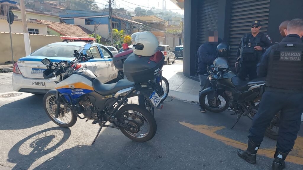 Jovem é PRESO POR Suspeita de Conduzir Moto Clonada Em Volta Redonda Jovem é PRESO POR Suspeita de Conduzir Moto Clonada Em Volta Redonda