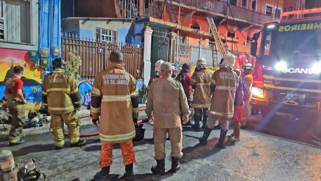 Incêndio em Casarão na Lapa Deixa 2 mortos; Fogo Começou Durante Briga de Casal, Que Fugiu