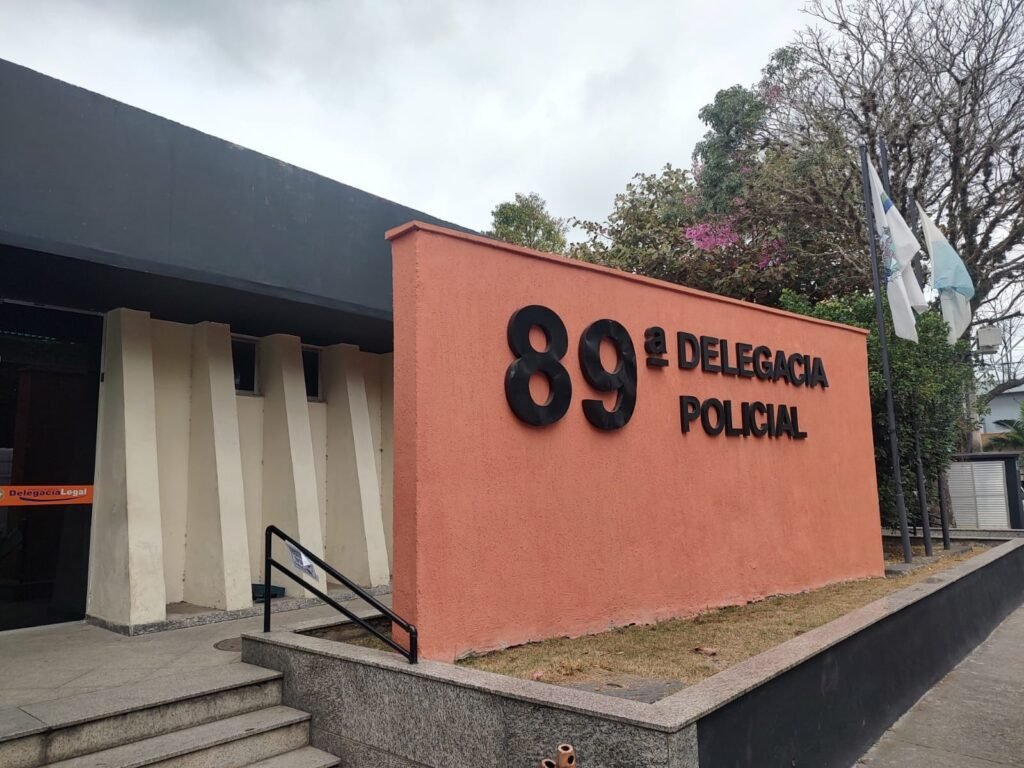 Homem ÉSassinado Com Tiros Na Cabeça Em Resenda Homem ÉSassinado Com Tiros Na Cabeça Em Resenda