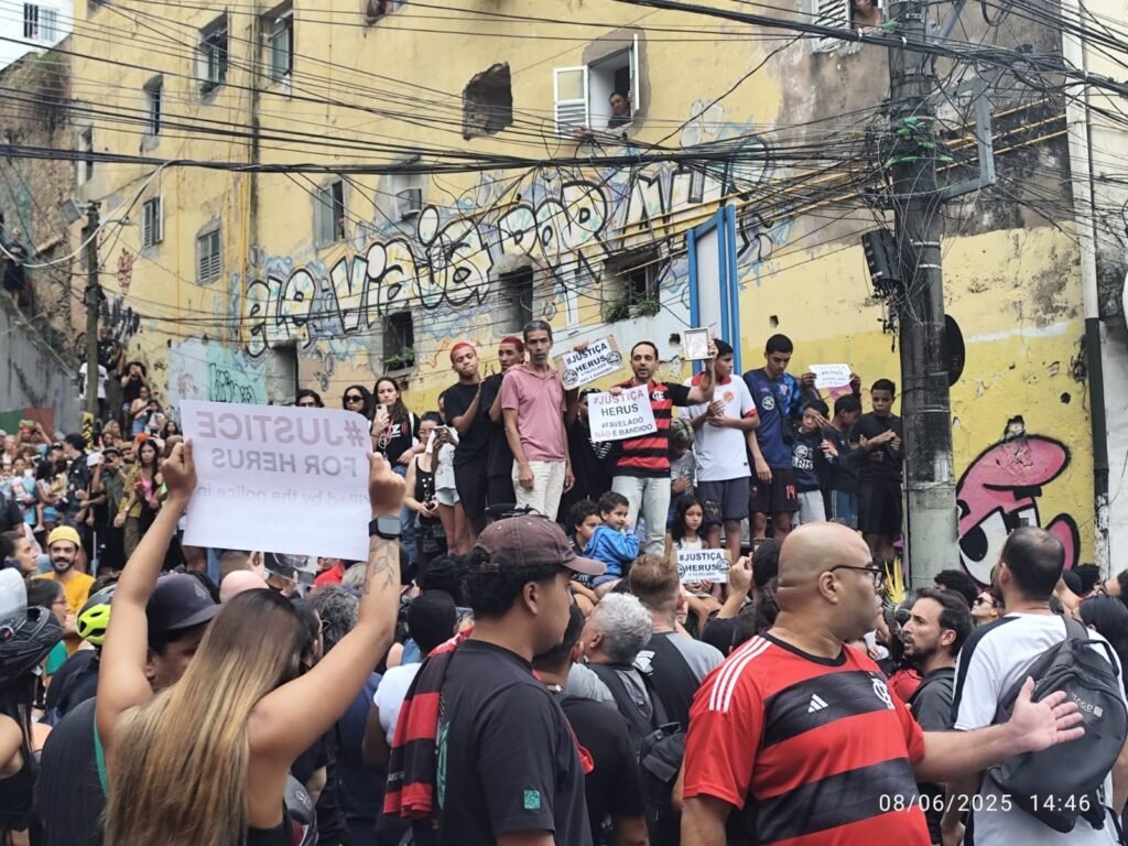 Tiros Interropem Protero de Moradorores por Morte de Rapaz em Operação do Bope; vídeo | Rio de Janeiro