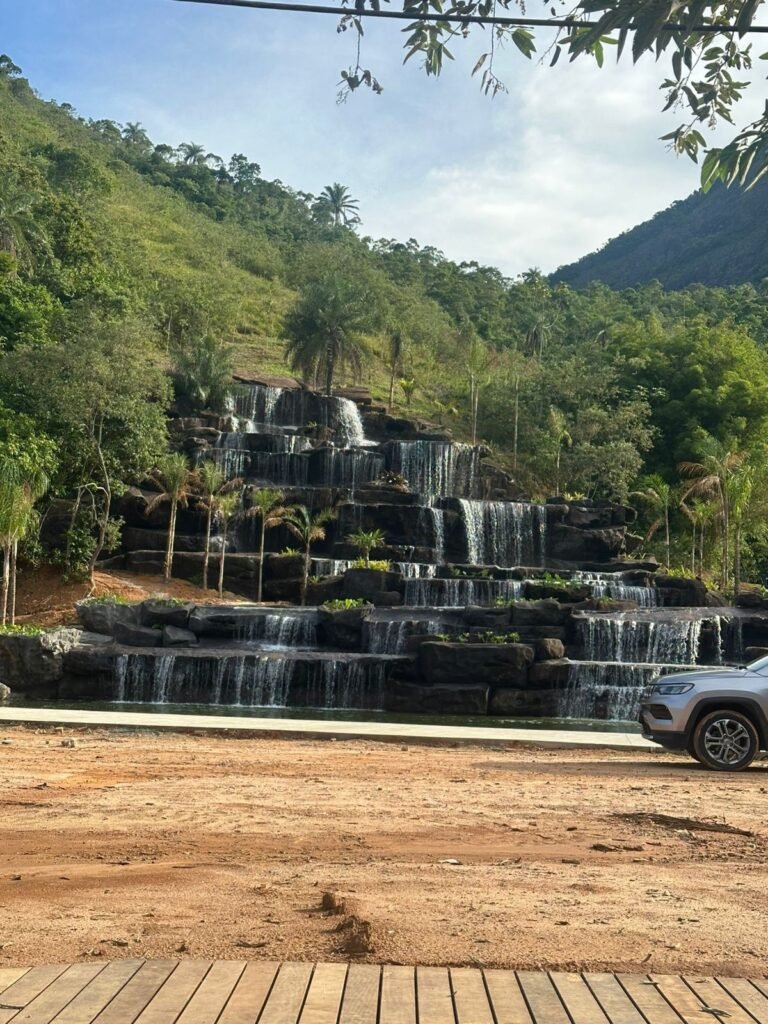 Morador de Magé Constrói Cachoeira Sustentável de 25 M de Queda e Captação de Água da Chuva Morador de Magé Constrói Cachoeira Sustentável de 25 M de Queda e Captação de Água da Chuva