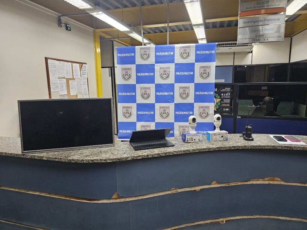 Homem é é preso em casa usada como central de monitoramento do tráfica em barra mansa | Sul do rio e costa verde