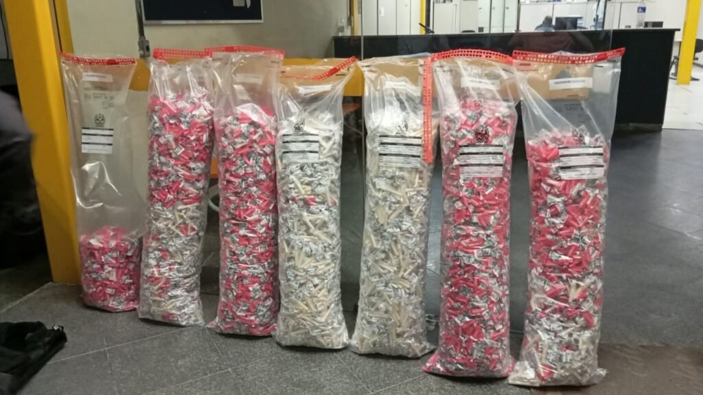 Motorista é PRESO Levando 34 Quilos de Cocaína no Rio Motorista é PRESO Levando 34 Quilos de Cocaína no Rio