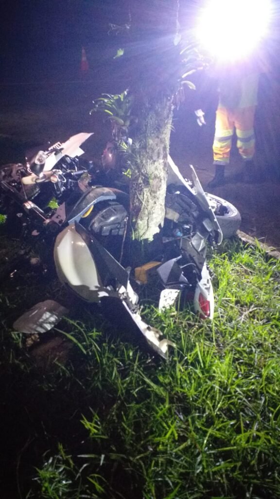 MOTOCICLISTA FICA FERIDO EM ACIDE COM CARRO EM ANGRA DOS REIS MOTOCICLISTA FICA FERIDO EM ACIDE COM CARRO EM ANGRA DOS REIS
