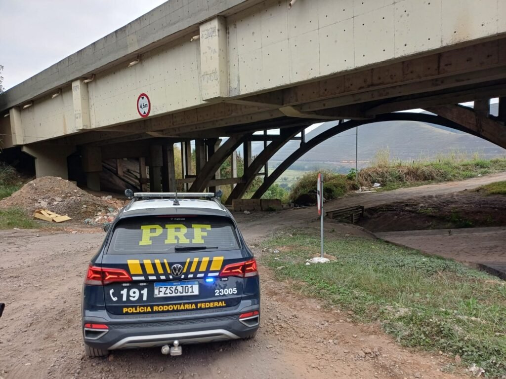 Corpo de Homem é Encontrado Amarado e Marcas de Tiro na via Dutra, Em Barra Mansa Corpo de Homem é Encontrado Amarado e Marcas de Tiro na via Dutra, Em Barra Mansa