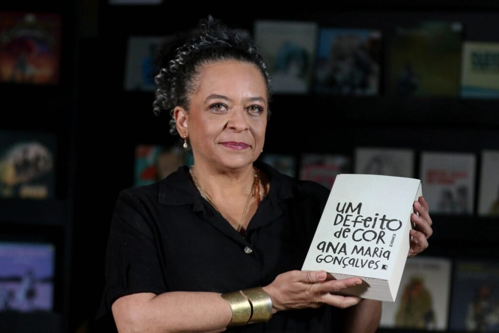 Ana Maria Gonçalves é uma Primeira Mulher Negra Eleita para A Academia Brasileira de Letras | Rio de Janeiro