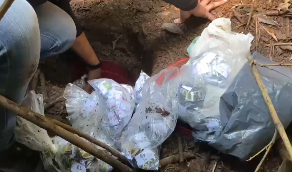 Polícia Militar Aprende 2kg de Drogas Enterradas em Mata de Petrópolis