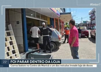 Carro invade Loja de Doces e Deixa Feridos no Centro de Maricá