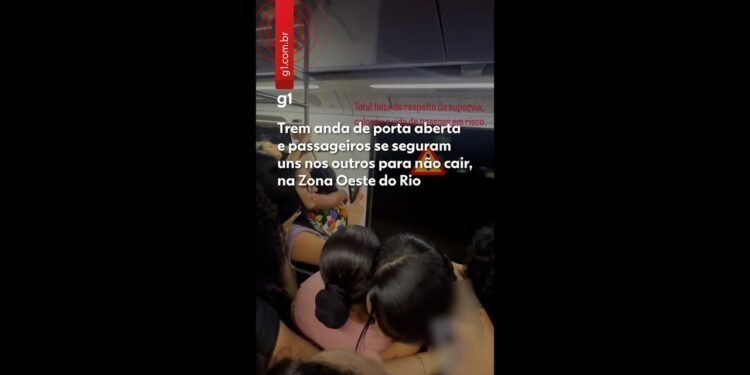 Trem no Rio Anda de Portas Abertas e Assusta Passageiros