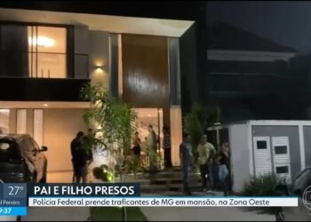 PF prenda foragidos do tráfica em mansão de luxo no Rio