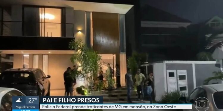 PF prenda foragidos do tráfica em mansão de luxo no Rio