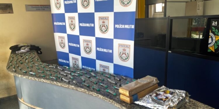 Duas Pessoas São Presas Com Drogas em Operação da Polícia Militar Em Barra Mansa Duas Pessoas São Presas Com Drogas em Operação da Polícia Militar Em Barra Mansa