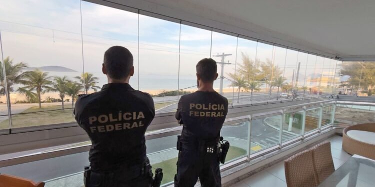 Pf diz que quadrilha que fraudava emprésmos e gerou prejuízo de r $ 100 milhões atuava há 25 anos Pf diz que quadrilha que fraudava emprésmos e gerou prejuízo de r $ 100 milhões atuava há 25 anos