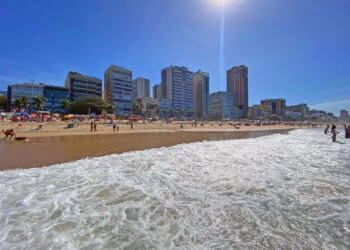 Rio Tem Sábado de Sol Depois de Quase Dois Meses de Frio, E Ambulantes Aproveitam AuMuMo Nas Vendas