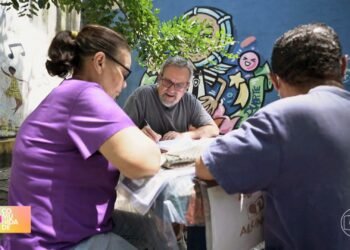 Voluntários do ‘Adote 1 Aluno’ Já Ajudaram 1.200 Estudantes com Aulas de Graça