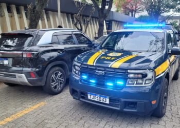 Homem é é PRESO POR SUSTEITA DE DIRIGIR CARRO ROUBADO E Adulterado na via Dutra, Em Resende