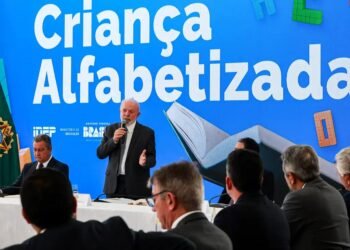 Plano de alfabetização do governo tem viés ideológico