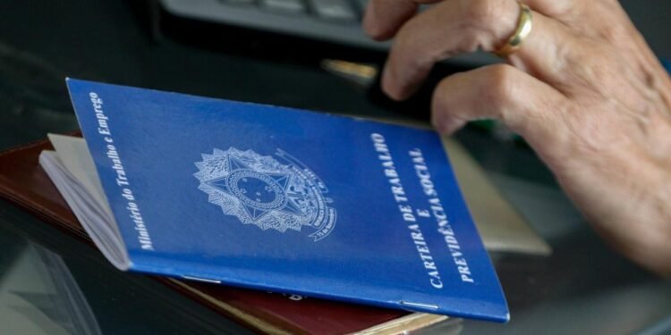 Veja como vagas de trabalho, estágios e cursos nas cidades que assistem à inter tv rj