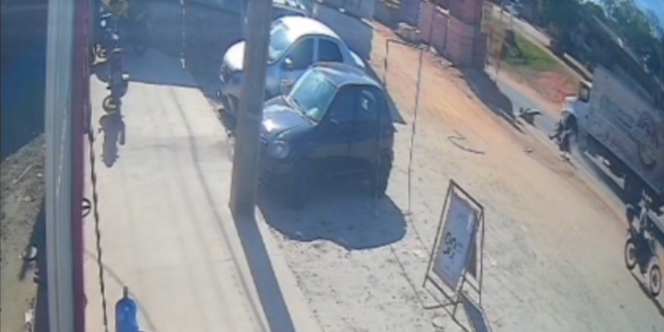 Um Caminhão Atinge Moto Deixando Duas Pessoas Em Estado Grave, Em Saquarema Um Caminhão Atinge Moto Deixando Duas Pessoas Em Estado Grave, Em Saquarema