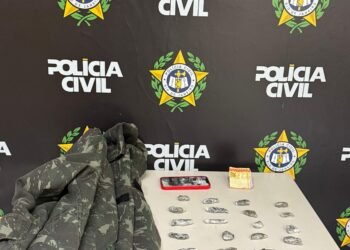 Jovem Apontado como gerente do tráfica é presso com arma e drogas em barra mansa