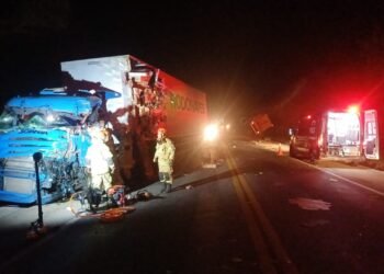 Acidenthe Entre Dois Caminhões Deixa Motorista Gravemente Ferido na Br-393, em Paraíba do Sul