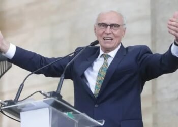 Deputado Eduardo Suplicy É Internado no RJ com Arritmia Cardíaca E Diz Que Colocará Marca-Passo