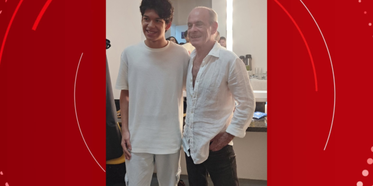 Estudante que Viralizou Ao Performar Ney Matogrosso Encontra Artista Em Salvador