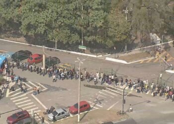 ‘Feira da empregabilidade’ da coca-cola atai multidão, e fila Dobra o quarteirão na taquara