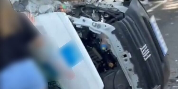 Homem fica preso às FerraGens em acidenthe Entre ônibus e Carro Em Angra Dos Reis