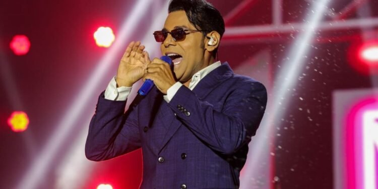 Pablo Sobe ao Palco com Taça de Vinho e Se Emociona Ao Fechar Último Dia Do Festival De Inverno Bahia Pablo Sobe ao Palco com Taça de Vinho e Se Emociona Ao Fechar Último Dia Do Festival De Inverno Bahia