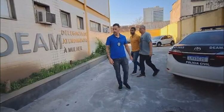 Polícia prenda suspeito de agredir namorada por Ela se recusar um mostrar sena do celular no rj