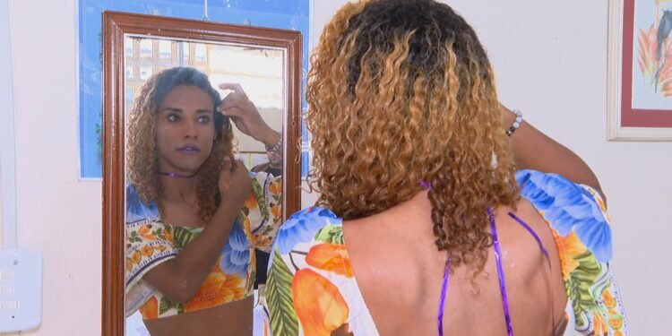 Na fila da comida, vive vive nas ruas do rio conta histórias e sonha com recomecos: ‘Quero Muito Fazer Novela’, Diz Drag Queen Na fila da comida, vive vive nas ruas do rio conta histórias e sonha com recomecos: ‘Quero Muito Fazer Novela’, Diz Drag Queen