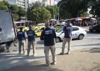 Prefeitura Detema Flanelinhas e Aplica Multas