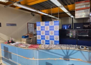 Quatro Suspeitos São Preos e adolescentes adolescentes DeTidos por Trráfica de Drogas