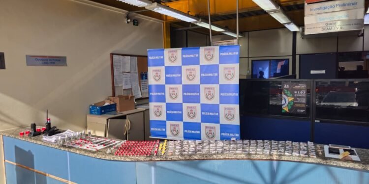 Quatro Suspeitos São Preos e adolescentes adolescentes DeTidos por Trráfica de Drogas